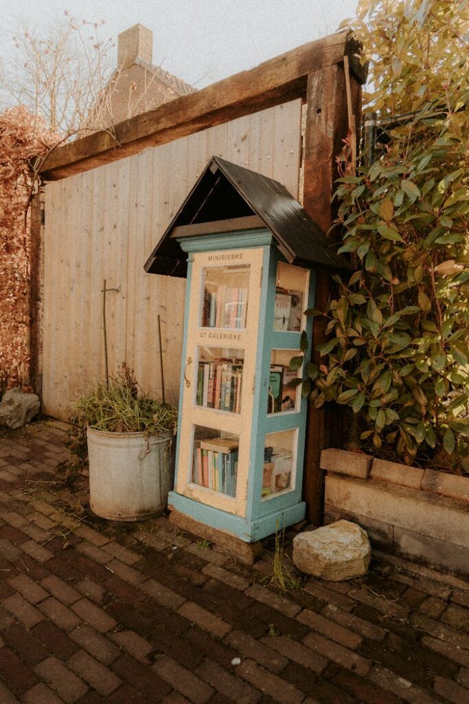 Phonebooth with books